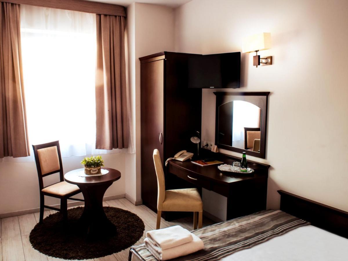 Hotel Feniks Gniezno Eksteriør billede