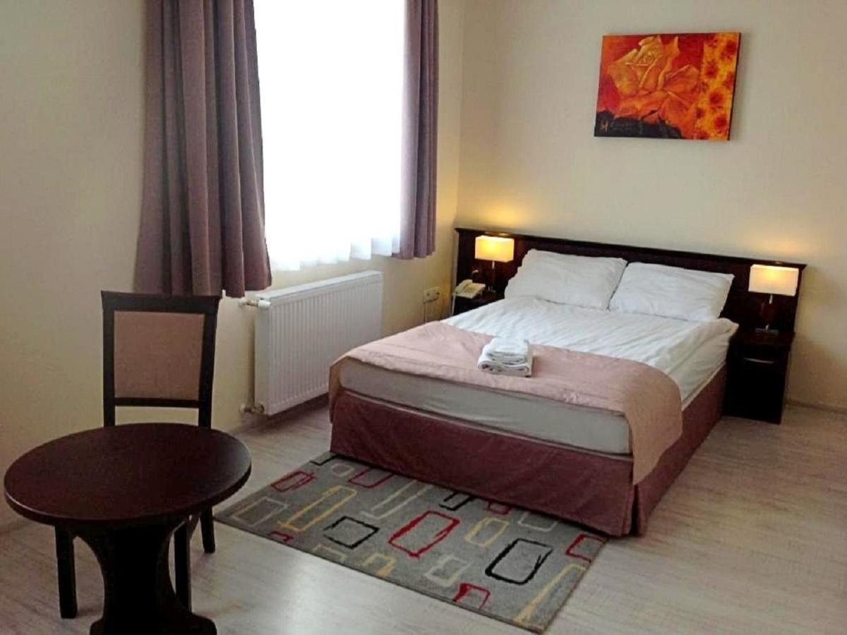 Hotel Feniks Gniezno Eksteriør billede