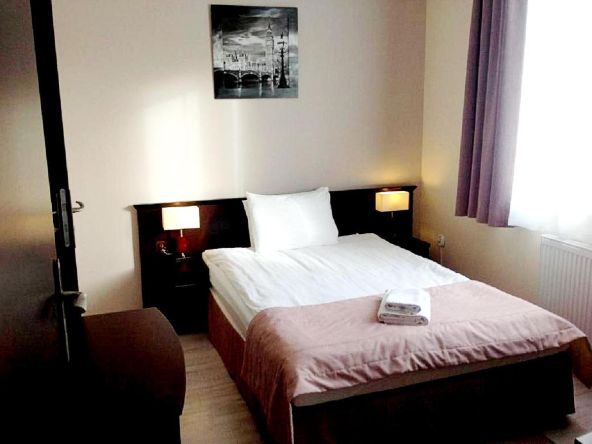 Hotel Feniks Gniezno Eksteriør billede