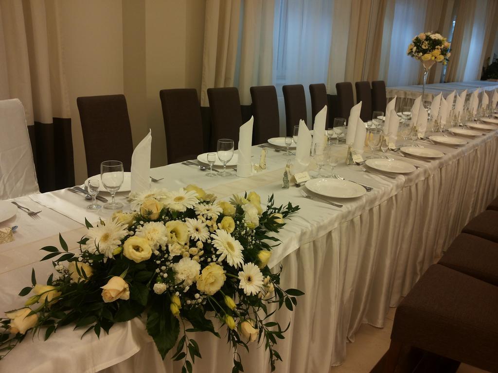 Hotel Feniks Gniezno Eksteriør billede
